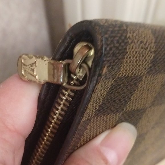 Louis Vuitton Damier Ebene Zippy Wallet - Picture 16 of 16